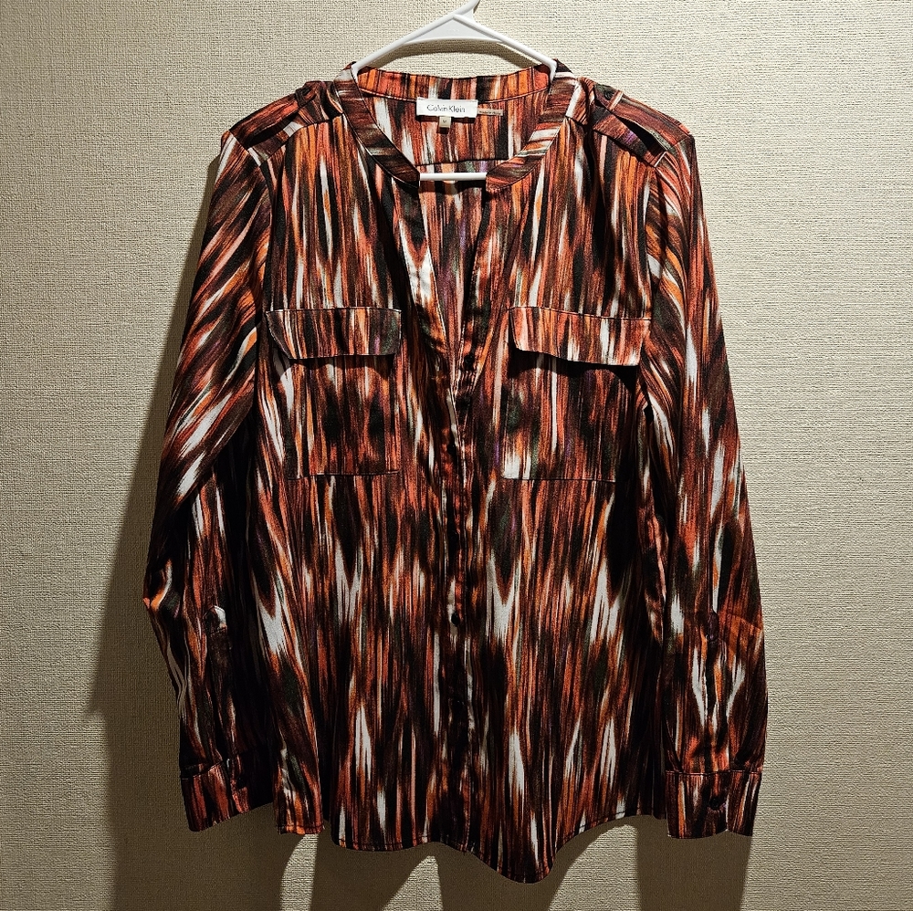Calvin Klein Women's blouse, Medium, Varied shades of red with white